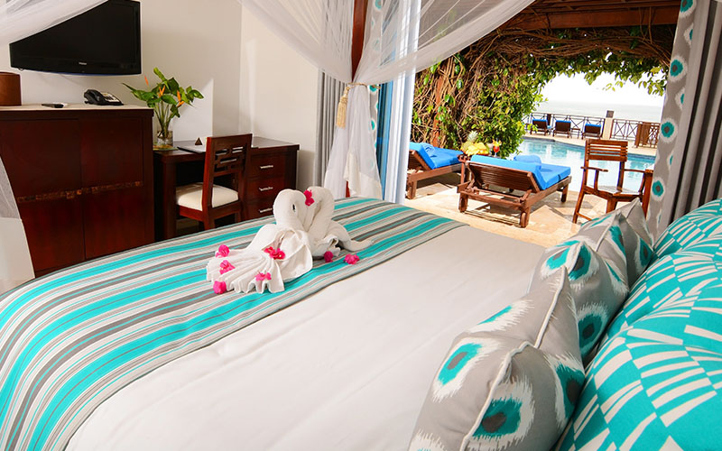 Calabash Cove swim-up suites 