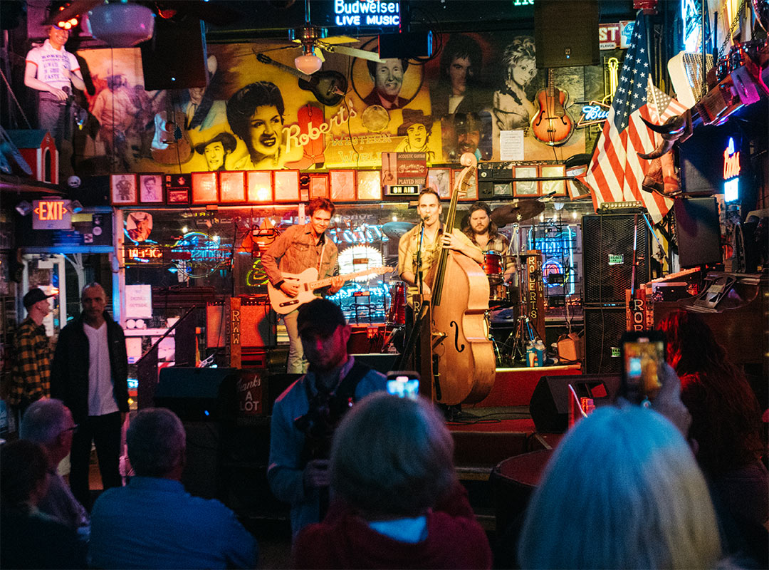 Roberts Western World bar