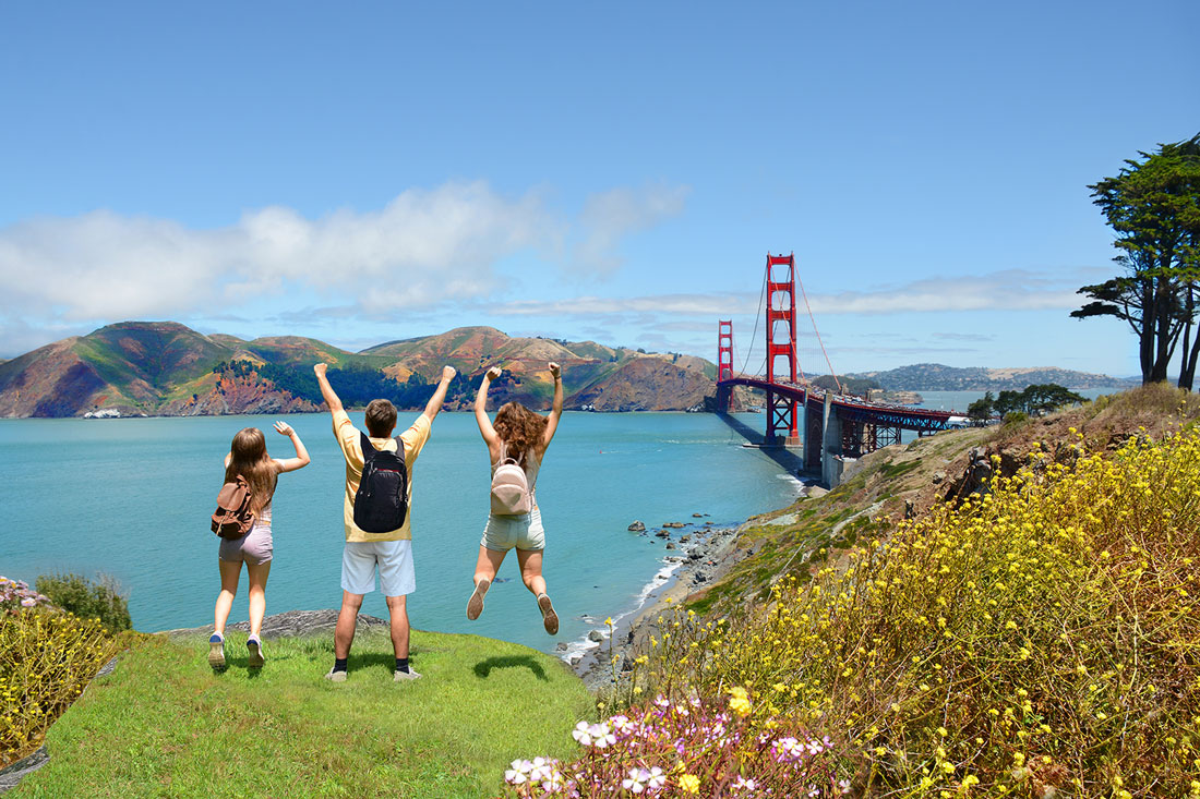 Family in San Francisco Golden Gate Bridge