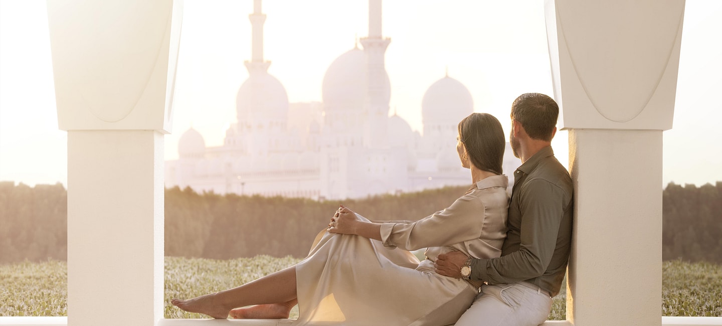 middle-east-holidays-abu-dhabi-the-ritz-carlton-abu-dhabi-grand-canal-hotel-mosque-view-couple