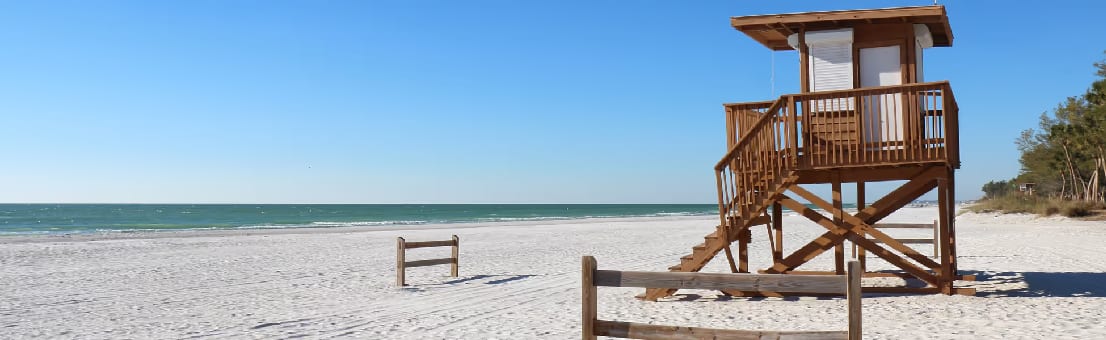 lifeguard-station-on-the-white-sand-of-coquina-beach-on-anna-maria-island-near-bradenton-florida