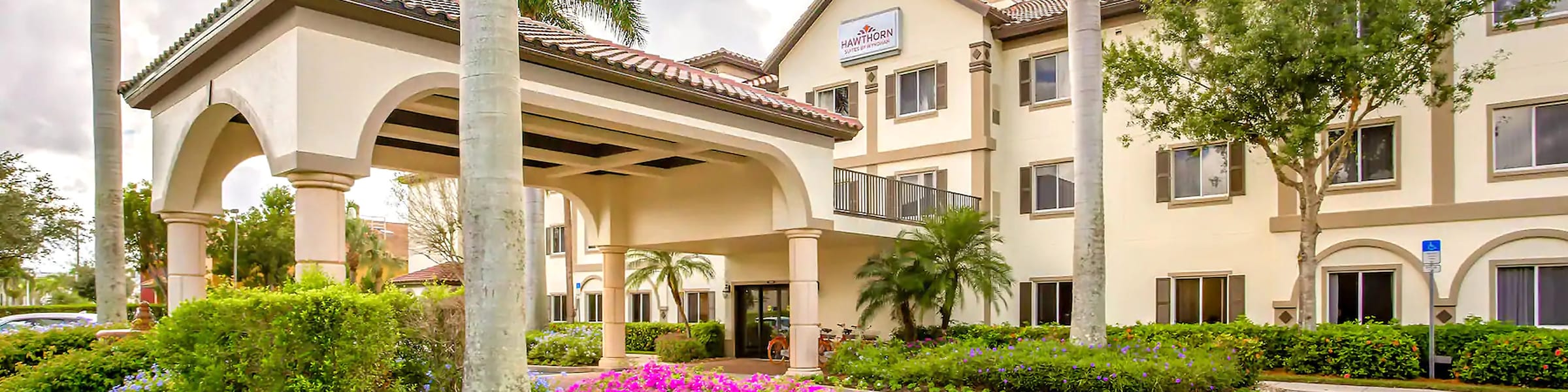Hawthorn Suites by Wyndham Naples