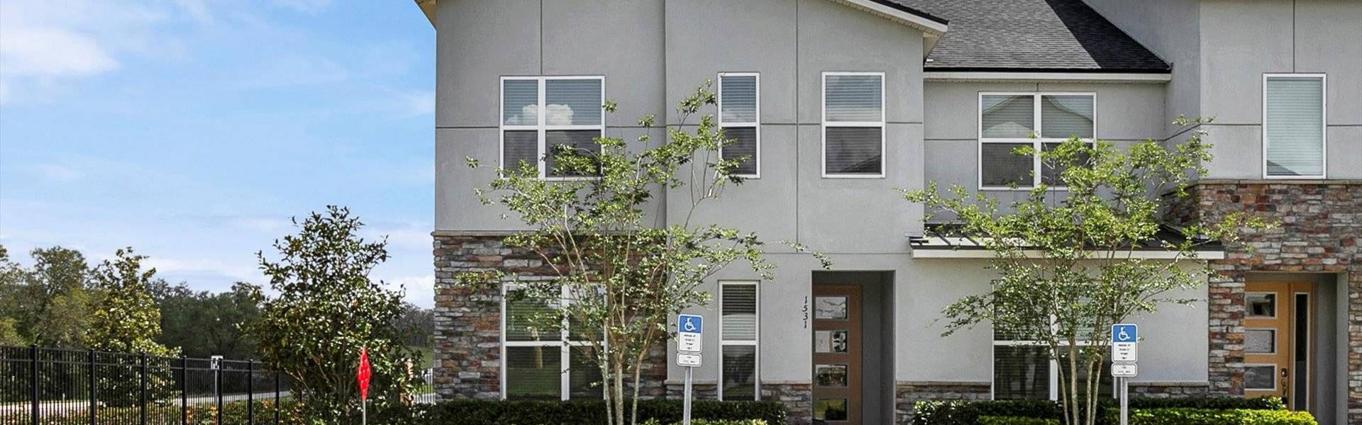 Solara Resort Townhome, 1531 Carey Palm Circle