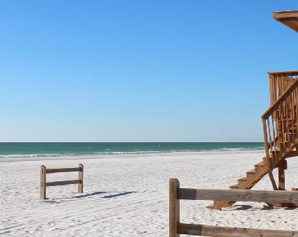 lifeguard-station-on-the-white-sand-of-coquina-beach-on-anna-maria-island-near-bradenton-florida