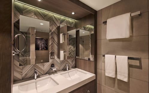 azamara-azamara-journey-world-owners-suite-bathroom-1-michael-pisarri_003