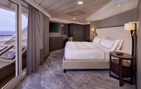 azamara-azamara-journey-world-owners-suite-bedroom-michael-pisarri_003
