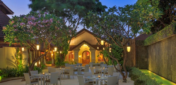 https://img.kenwoodtravel.co.uk/thumb/620x300/uploads/2020/10/16/Kurumba-Restaurants_Frangipani_courtyard2_Kurumba.jpg