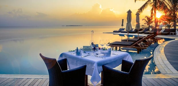 https://img.kenwoodtravel.co.uk/thumb/620x300/uploads/2020/11/29/Sangu-Pool-Dinner_6808.jpg