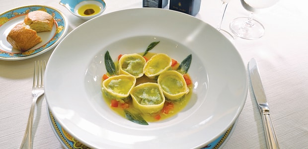 https://img.kenwoodtravel.co.uk/thumb/620x300/uploads/2023/08/3/Oceania%20Cruises%20Toscana%206.jpg