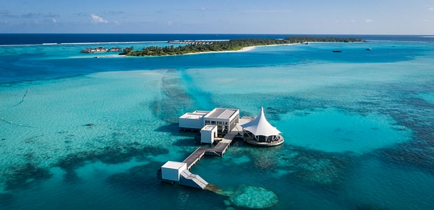 https://img.kenwoodtravel.co.uk/thumb/620x300/uploads/2024/03/28/5c%20-Edge%20Fine%20Dining%20Overwater%20Restaurant.jpg