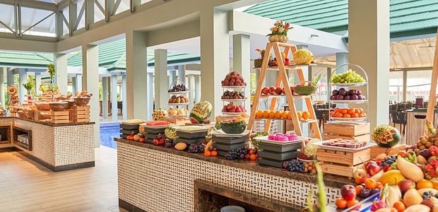 https://img.kenwoodtravel.co.uk/thumb/620x300/uploads/2025/08/8/siyam-world-tempo-restaurant-buffet-1_001.jpg