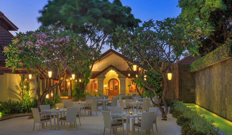 Kurumba-Restaurants_Frangipani_courtyard2_Kurumba