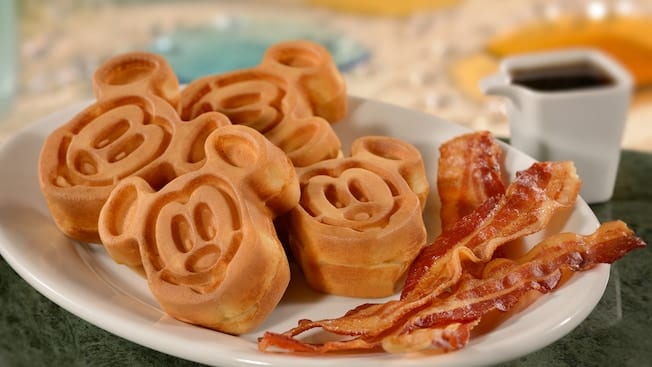 world-premiere-food-court-mini-micky-waffles-bacon-crop-16x9