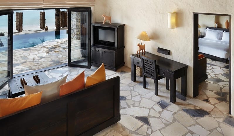 zighy-bay-oman-zighy-pool-villa-suite-beachfront-interior