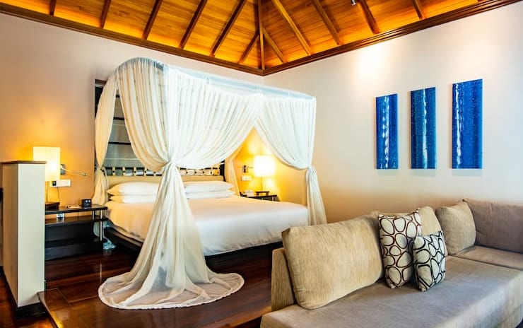 deluxe-beachfront-bed