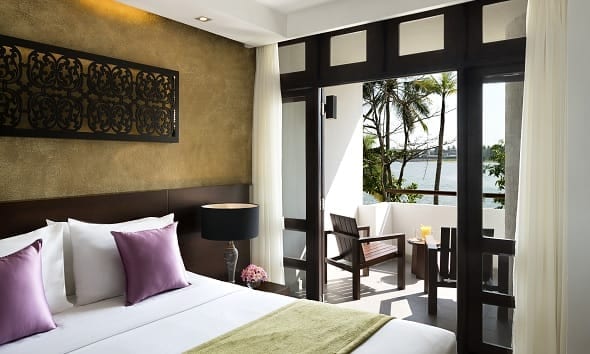 avani_deluxe_lagoon_view_room_590x354_001