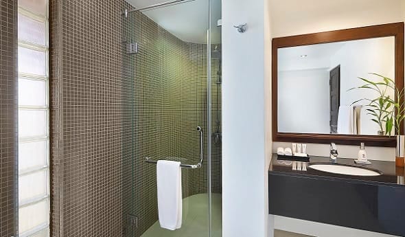 avani_kalutara_resort_guest_room_avani_courtyard_view_room_bathroom-590-345_002