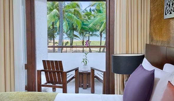 avani_kalutara_resort_guest_room_avani_ocean_view_room_balcony-590-345