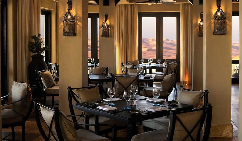qasr_al_sarab_by_anantara_ghadeer_restaurant_indoor_dining_1920x1037