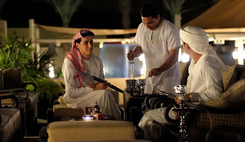 qasr_al_sarab_by_anantara_ghadeer_restaurant_poolside_dining_1920x1037