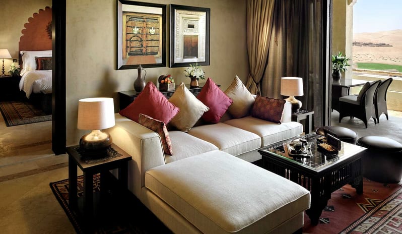 qasr_al_sarab_by_anantara_suite_living_room_1920x1037