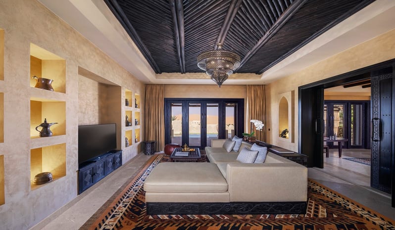 qasr_al_sarab_desert_resort_by_anantara_guest_room_one_bedroom_villa_livingroom