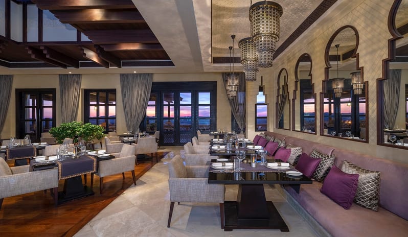 qasr_al_sarab_desert_resort_by_anantara_restaurants_suhail_indoor_dining_room