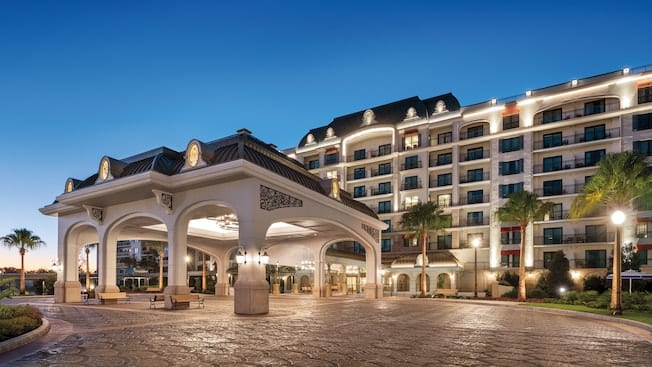 riviera-enterance-16x9