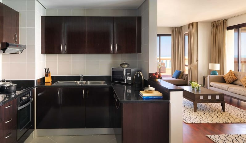 anantara_the_palm_dubai_two_bedroom_apartment_with_luxury_terrace_kitchen_1920x1037