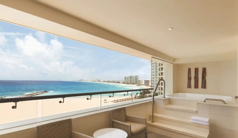 HYATT-ZIVA-CANCUN-CLUB-OCEAN-FRONT-CORNER-SUITE-_2_
