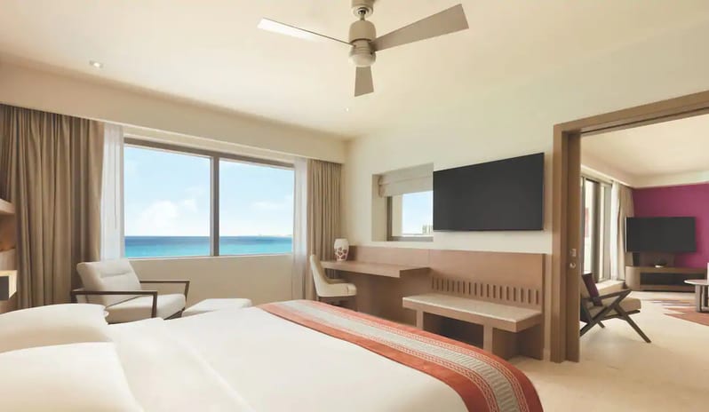 HYATT-ZIVA-CANCUN-CLUB-OCEAN-FRONT-CORNER-SUITE-_3_