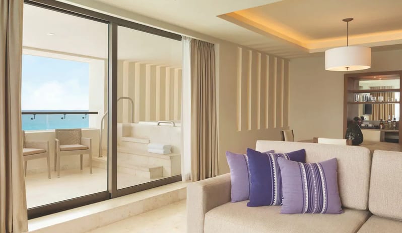 HYATT-ZIVA-CANCUN-CLUB-OCEAN-FRONT-TWO-BEDROOM-SUITE-_1_