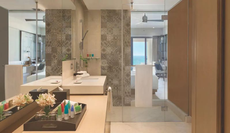 HYATT-ZIVA-CANCUN-SWIM-UP-KING-MASTER-SUITE-WASHROOM