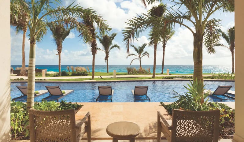 HYATT-ZIVA-CANCUN-SWIM-UP-KING