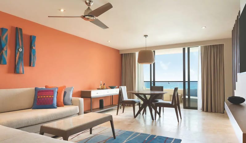 HYATT-ZIVA-CANCUN-SWIM-UP-OCEAN-FRONT-PYRAMIND-SUITE-_1_