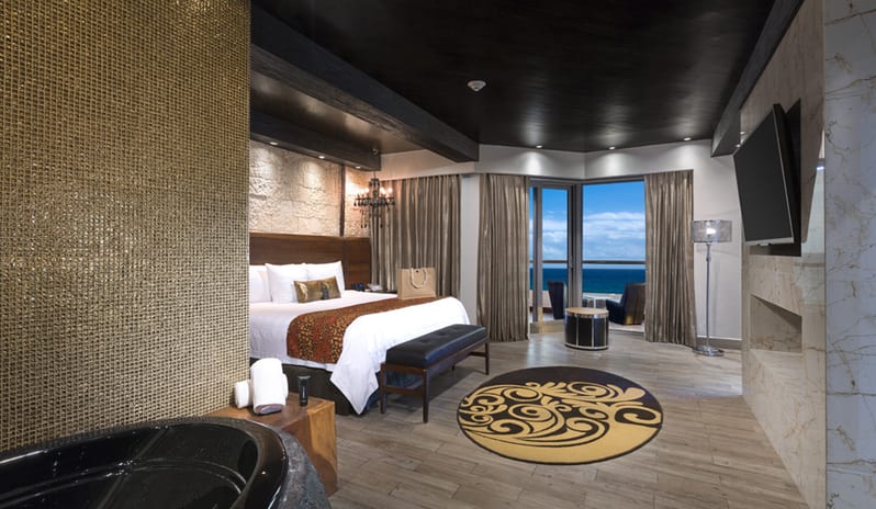 Rock-Star-Suite-King-Bed