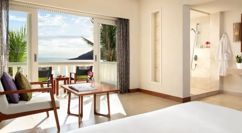 AVANI-DELUXE-ROOM-BEDROOM