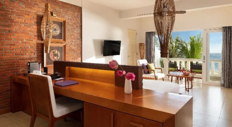 AVANI-DELUXE-ROOM-LIVING-AREA