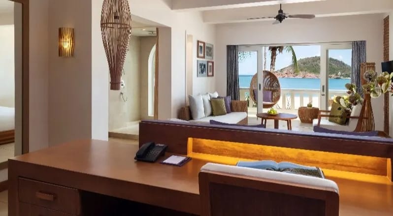 AVANI-QUY-NHON-JUNIOR-SUITE-LIVING