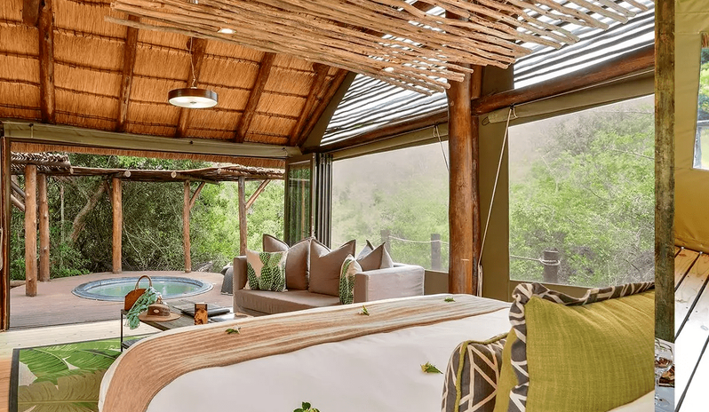 SHAMWARI-BAYETHE-BEDROOM-VIEW-OF-THE-JUNGLE