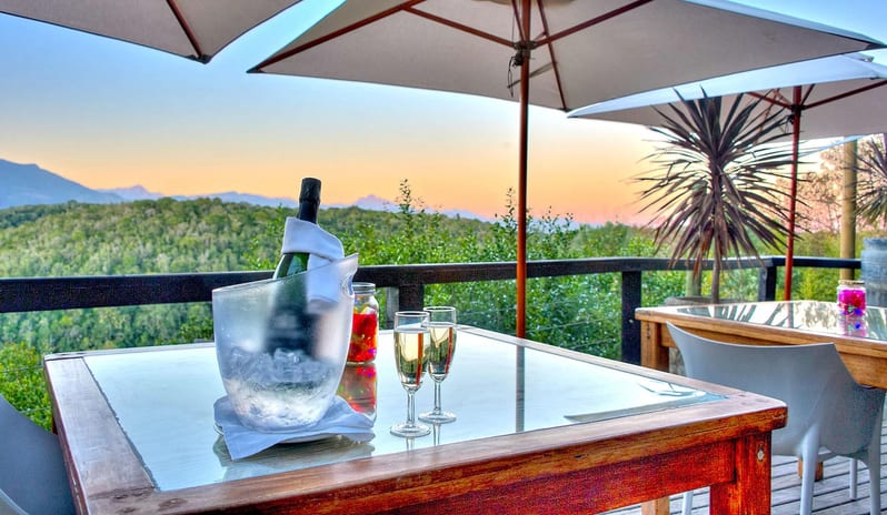 BREAKFAST-AT-THE-DECK