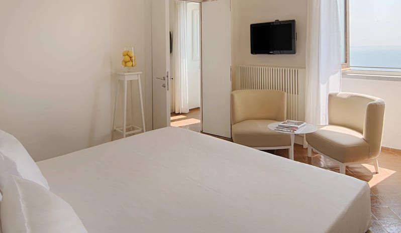 DELUXE-ROOM-WITH-VIEW