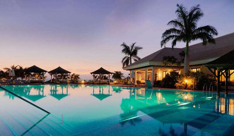 GRAN-MELIA-POOL-BY-NIGHT