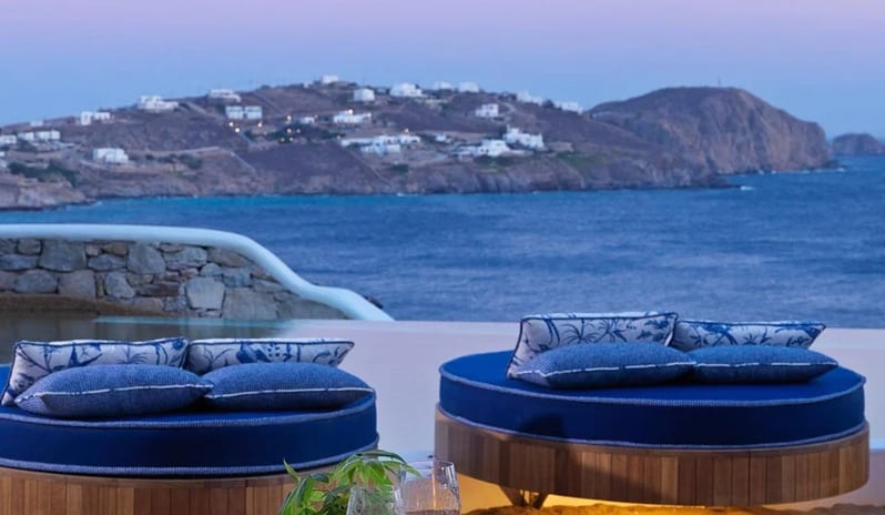 KATIKIES-MYKONOS-MIKRASIA-RESTAURANT-TABLE