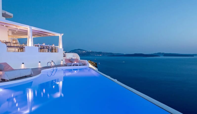 KATIKIES-SANTORINI-CHAMPAGNE-BAR