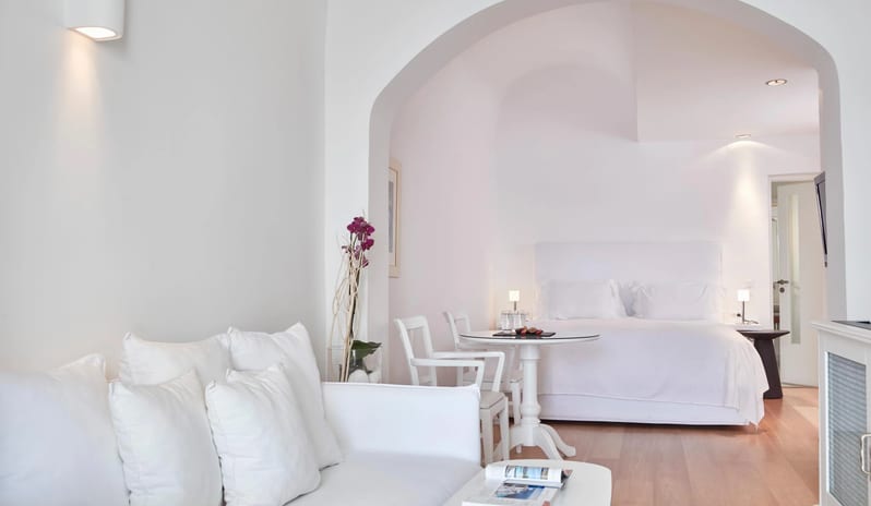 KATIKIES-SANTORINI-HONEYMOON-SUITE-FULL-VIEW