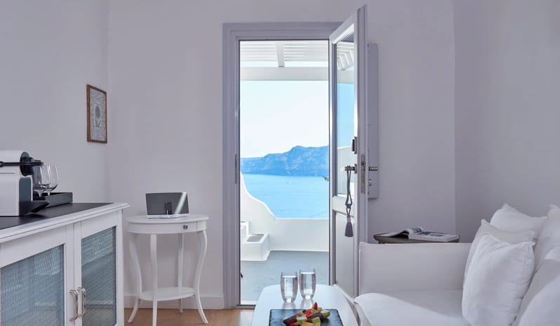 KATIKIES-SANTORINI-HONEYMOON-SUITE-LIVING-ROOM