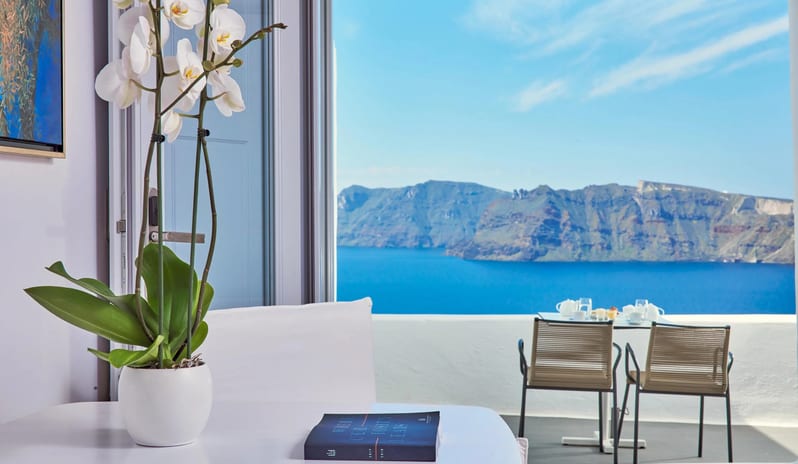 KATIKIES-SANTORINI-JUNIOR-SUITE-PATIO