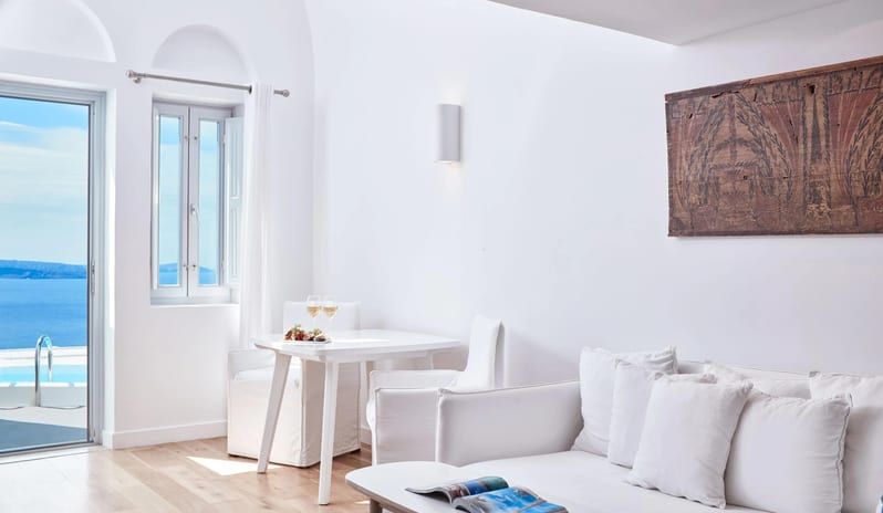 KATIKIES-SANTORINI-MASTER-SUITE-LIVING-ROOM