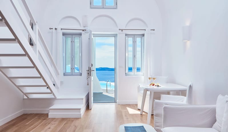 KATIKIES-SANTORINI-MASTER-SUITE-TERRACE-VIEW